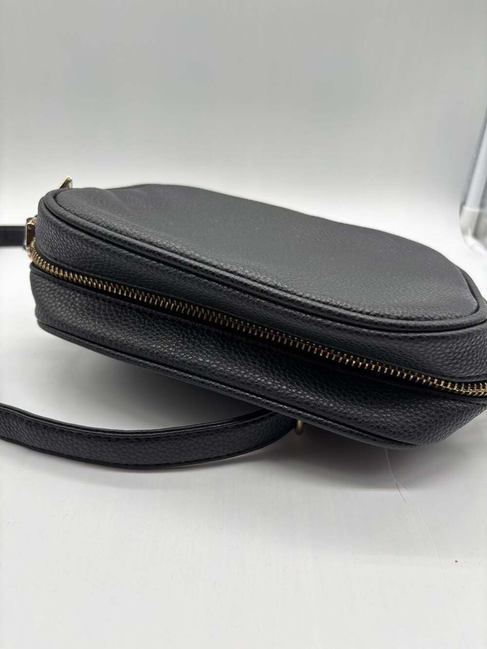bebe Black Pebbled Faux Leather Logo Crossbody Camera Bag Purse - Picture 6 of 9
